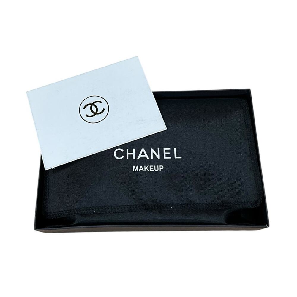 Chanel Makeup Black quilted cosmetic pouch - Picture 8 of 9